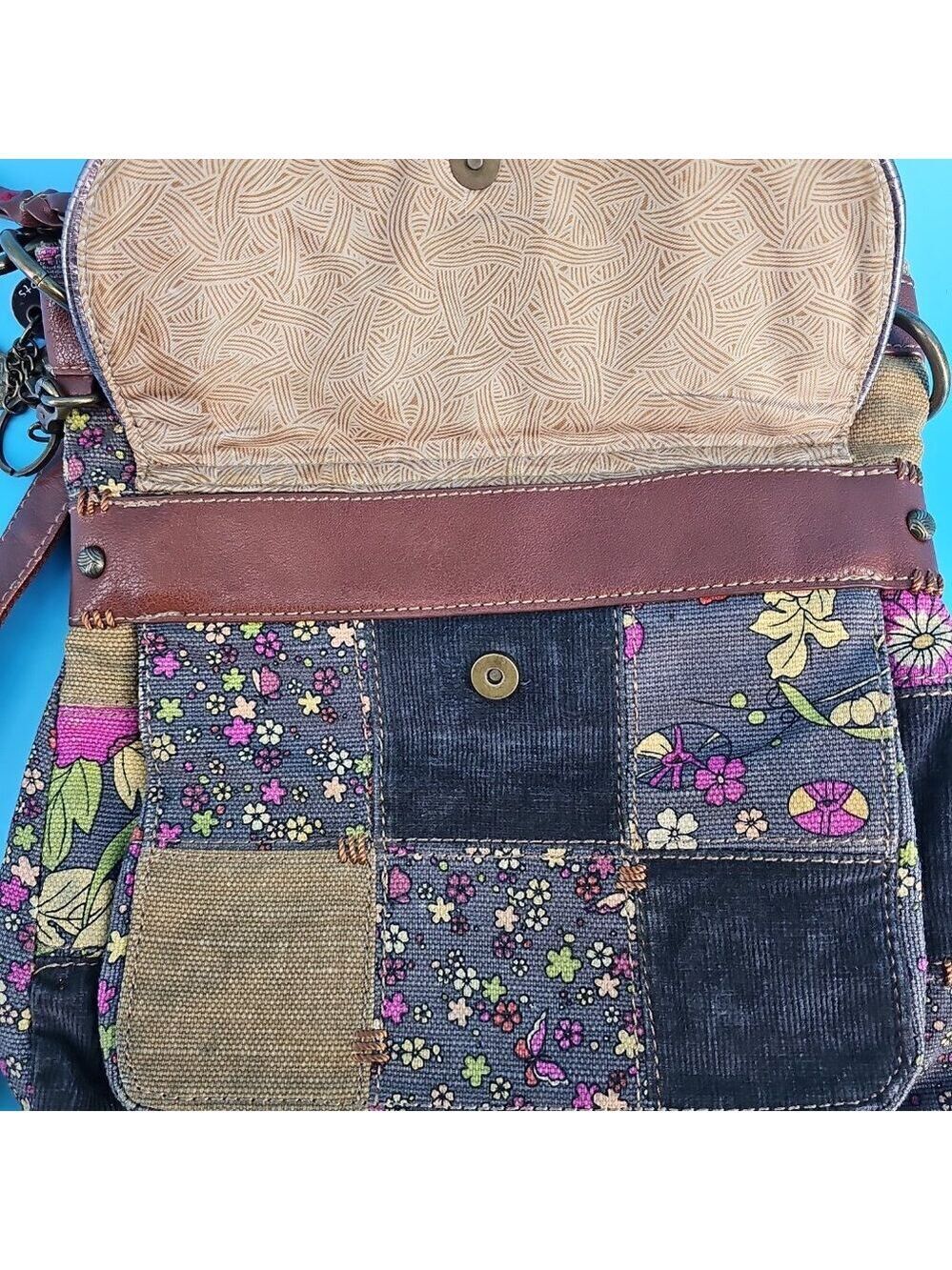 🌿 Sakroots Patchwork Canvas & Leather Crossbody - Picture 6 of 15